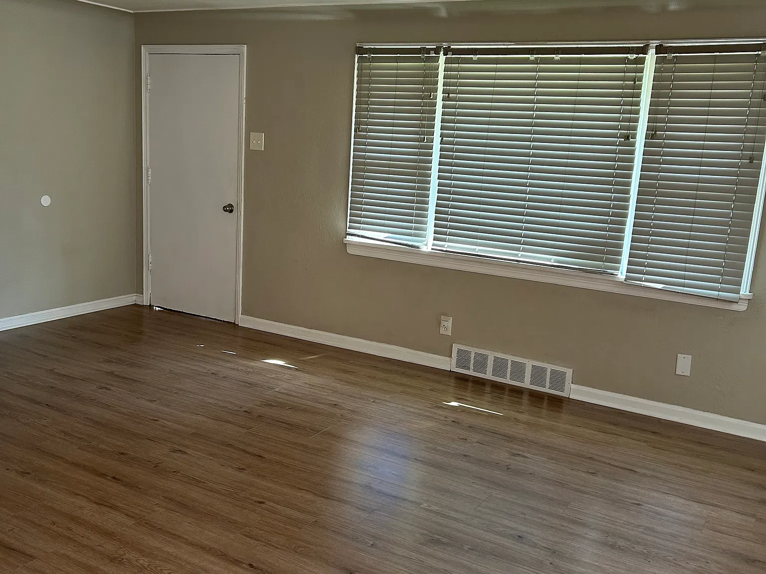 3 bed, 866 sqft, $1,450 — Photo 2