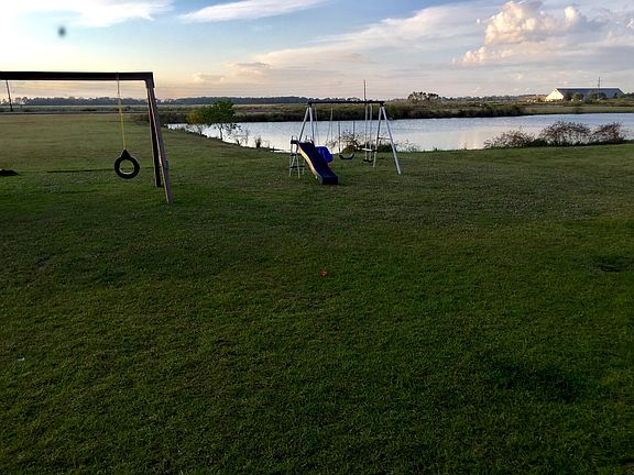 5th image of 247 Millstone Dr