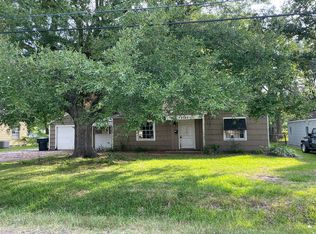 2740 Berry Ave, Groves, TX 77619