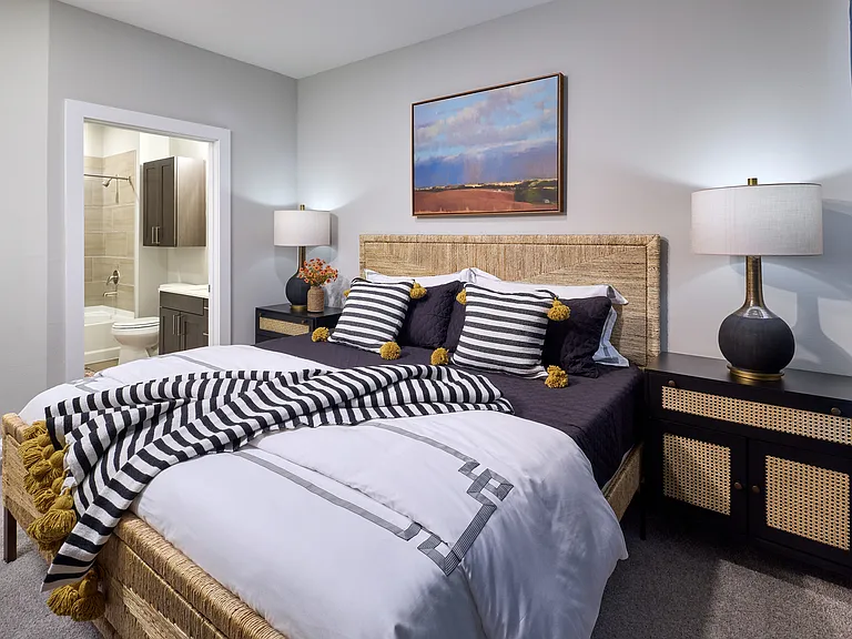Avenida Carrollton - 55+ Active Adult Apartment Homes — Photo 9