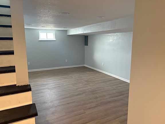 4th image of 913 S Lindenwood Dr