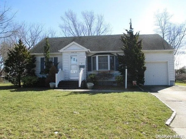 26 Harris Street, Patchogue, NY 11772