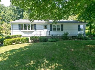27 Christine Dr, Shelton, CT 06484