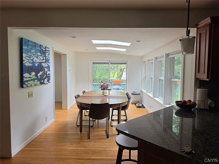 96 Charing Rd — Photo 9