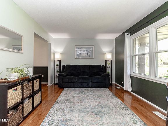 3rd image of 2104 Eastgate Rd