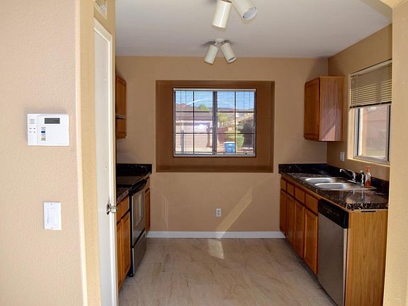 3rd image of 4019 W Fallen Leaf Ln