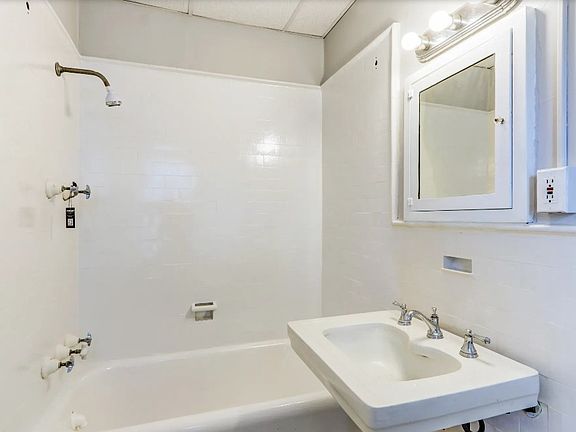 4th image of 1950 Market Ave N #12927872