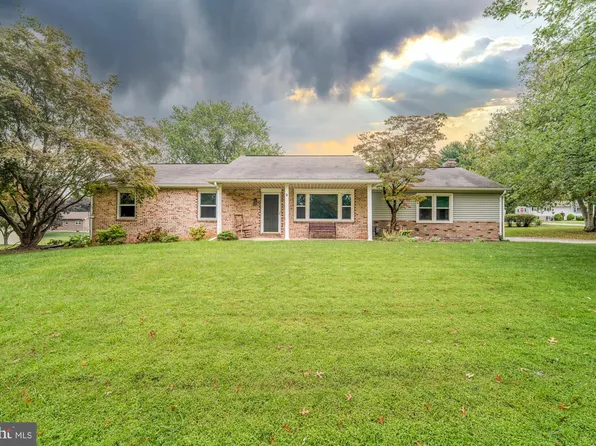 4414 Cedarwood Dr, York, PA 17402