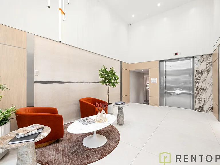 555 W 45th St #701D — Photo 21