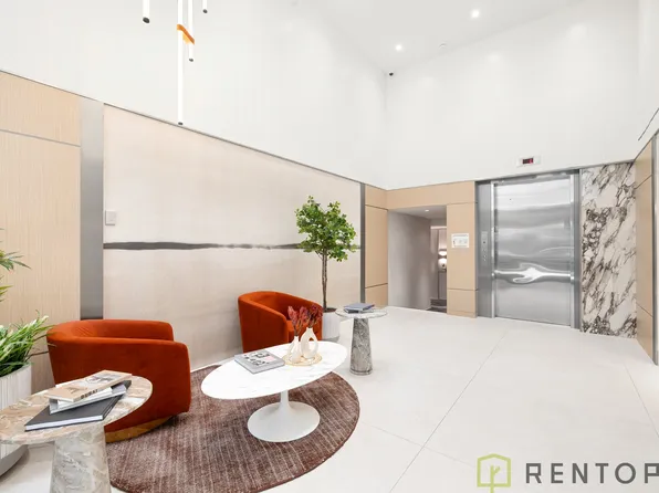 555 West 45th Street image 14 of 22