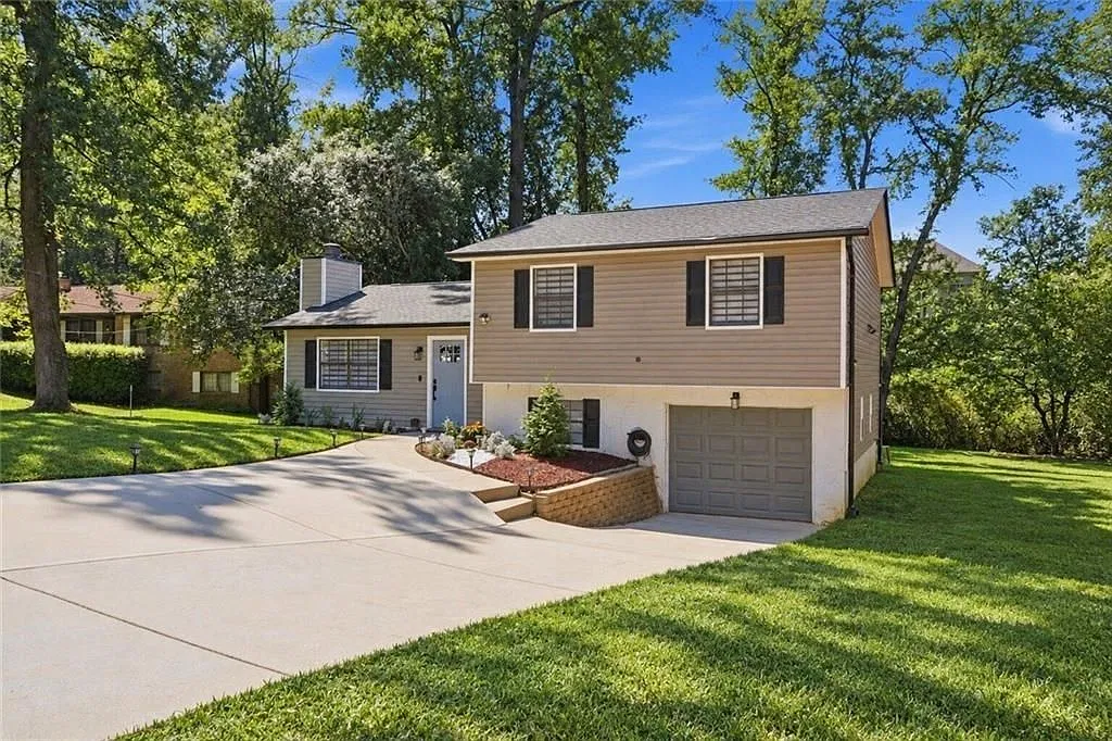 4 bed, 3.0 bath, 1552 sqft, $3,000 — Photo 3
