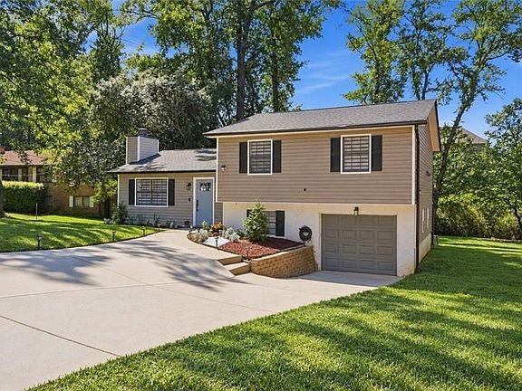 3rd image of 3316 Alcazar Dr