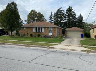 202 Fieldcrest Ct, Buffalo, NY 14224