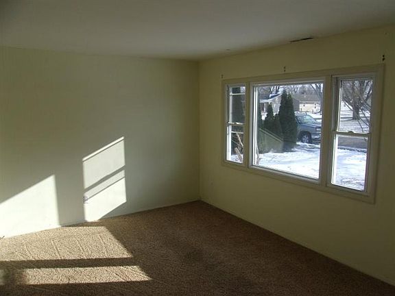 3rd image of 65 Ramona Dr