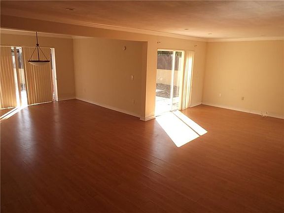 3rd image of 1064 NE 204th Ter