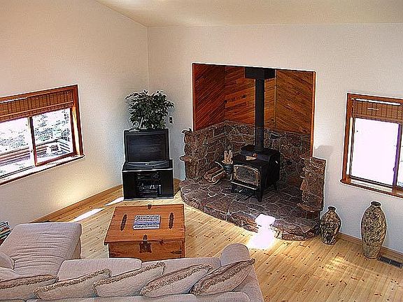 4th image of 1295 Northwoods Dr