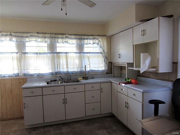 4th image of 627 Burkhardt Ave