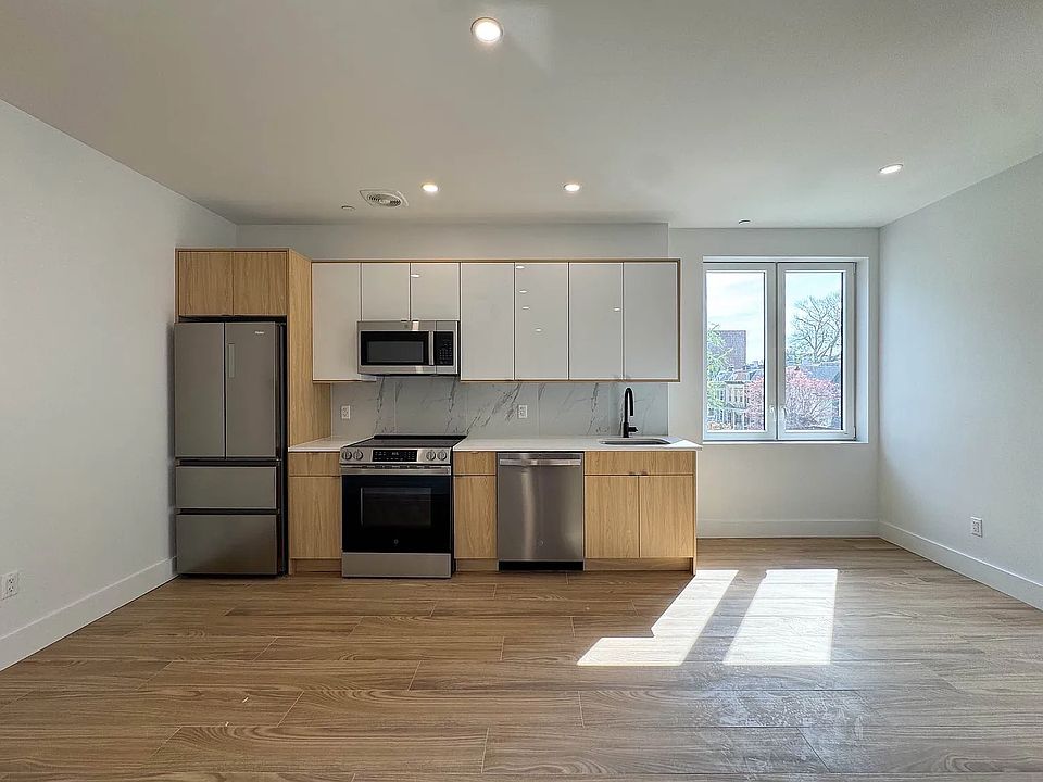 1st image of 105 Hawthorne St #5A