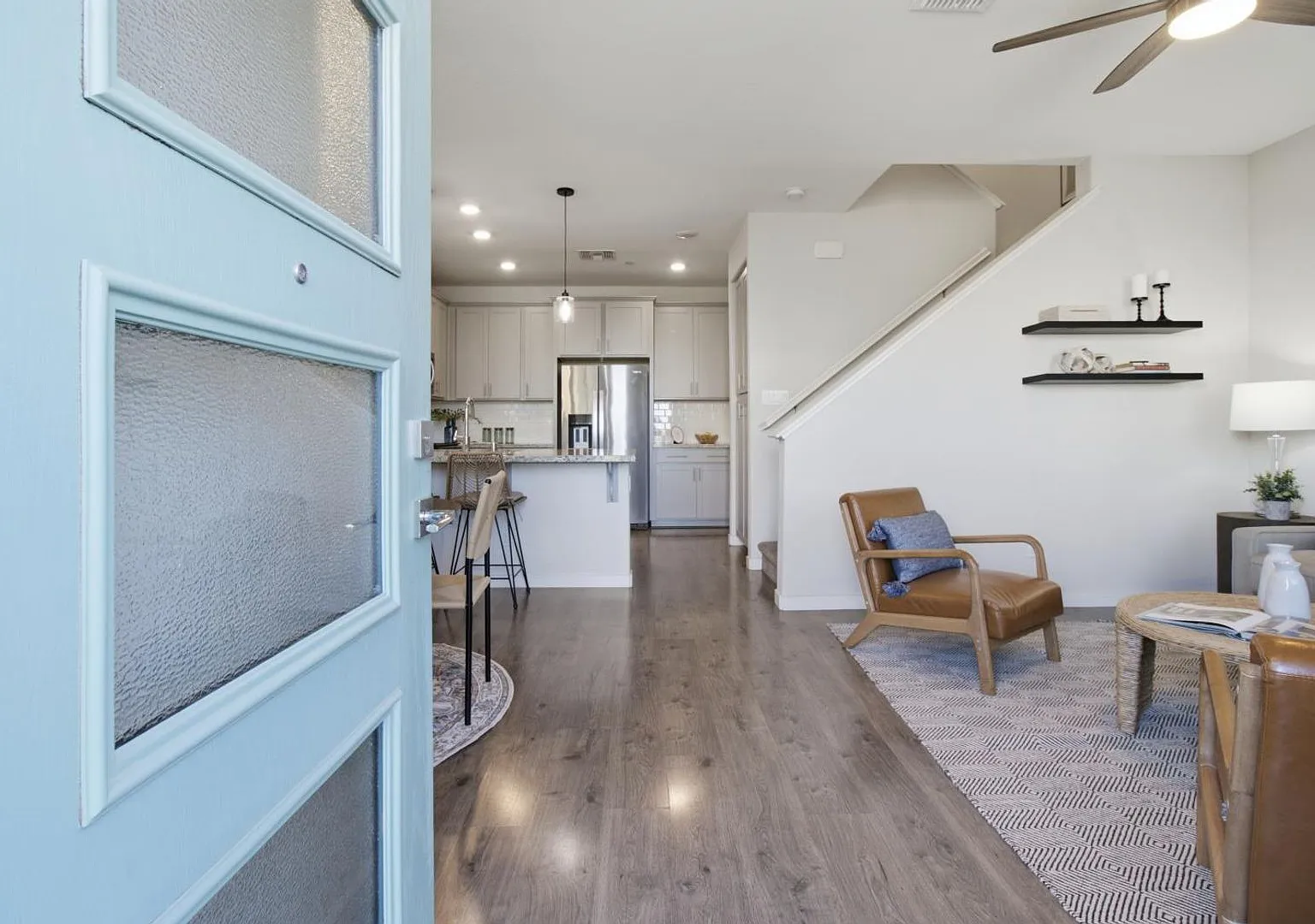 Beautiful 3 bed 2.5 bath located in Natomas! — Photo 3