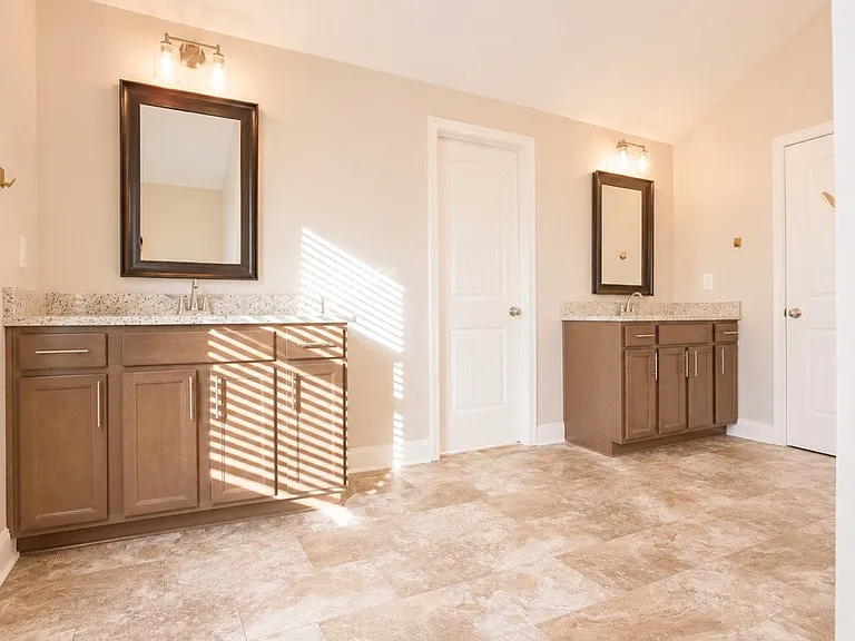 2252 Viking Ct — Photo 12