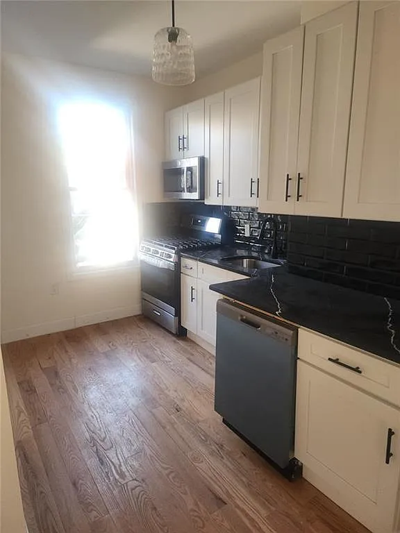 4 bed, 1.0 bath, 1000 sqft, $3,700 — Photo 4