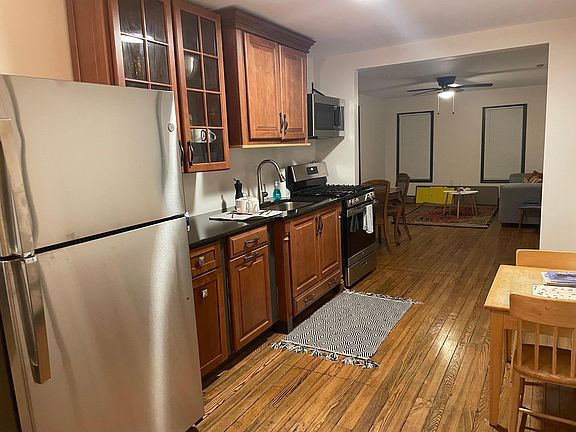 3rd image of 3328 W 33rd St #2