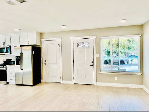 3rd image of 10457 Rockingham Dr