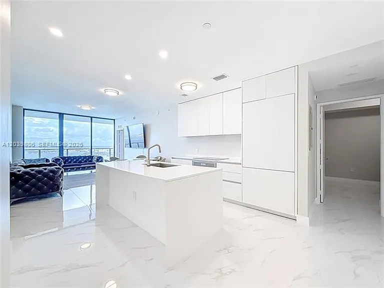 700 NE 24th St #4904 — Photo 7