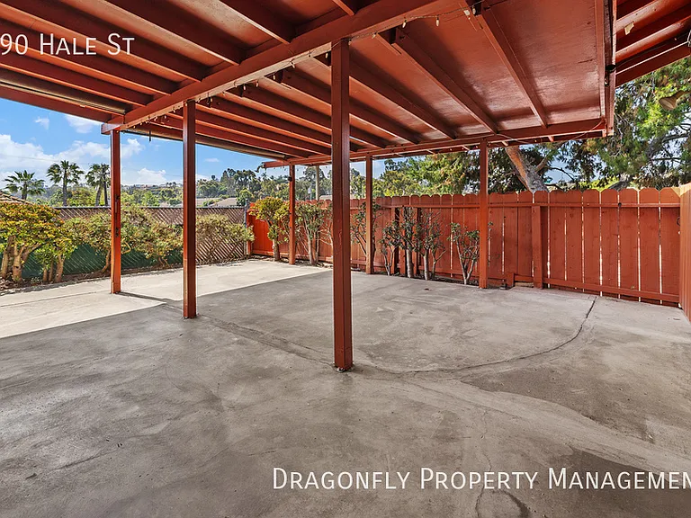 490 Hale St — Photo 27