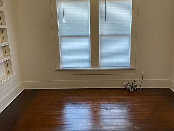 5th image of 313 E College St