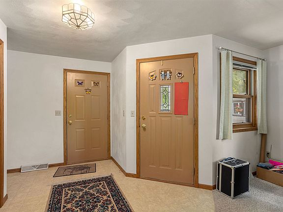 4th image of 129 Curtis Ave