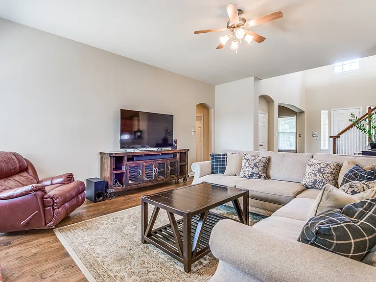 636 King Lionel Ln — Photo 9