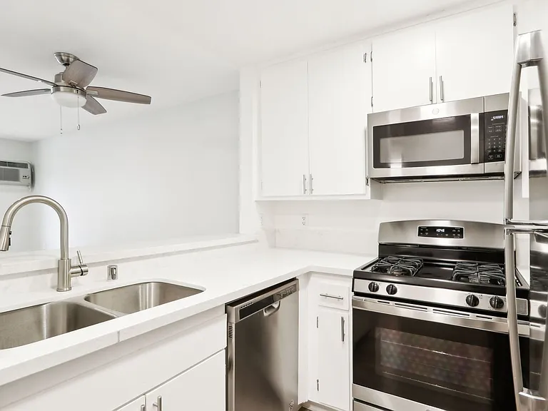 5405 Lindley Avenue — Photo 18