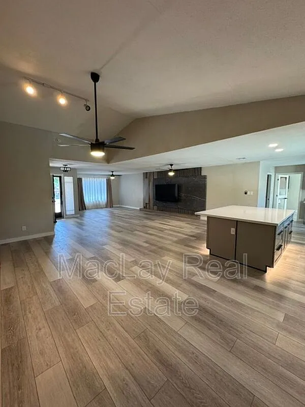 3 bed, 2.0 bath, 1936 sqft, $2,600 — Photo 4