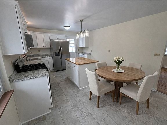 4th image of 151 Dwellington Dr