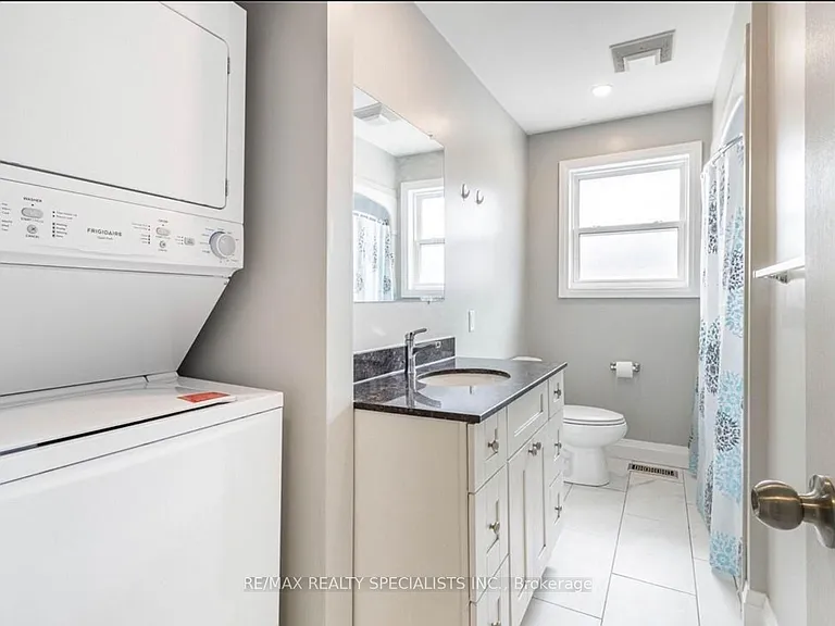 226 Overlea Dr #UPPER — Photo 13