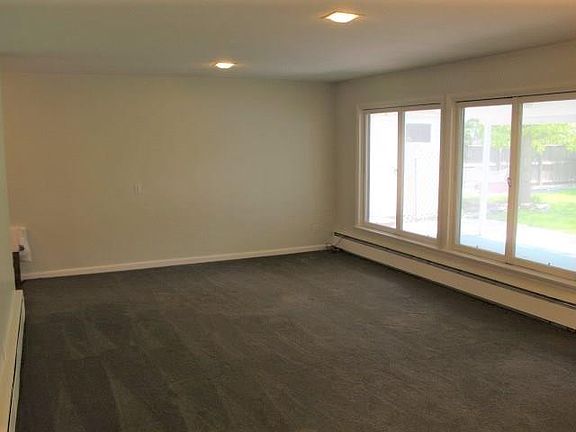 5th image of 1040 Parkhill Dr