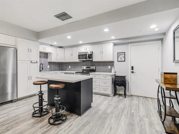 6211 W Northwest Hwy APT G226, Dallas, TX 75225