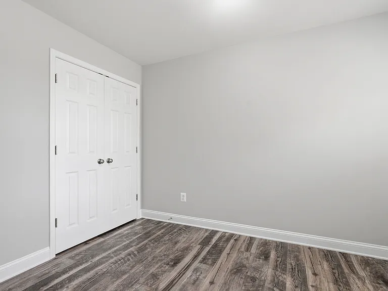 1st-floor bedroom with full bathroom