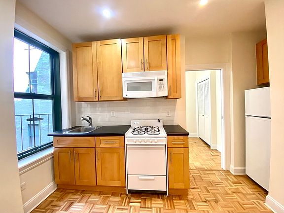 4th image of 539 E 78th St #3B