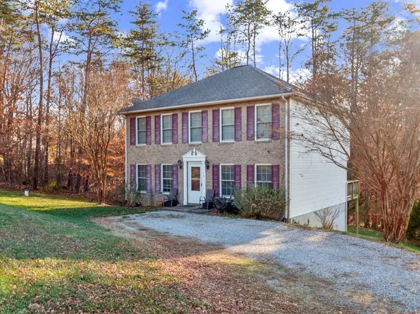 110 Old Farmhouse Dr, Moneta, VA 24121