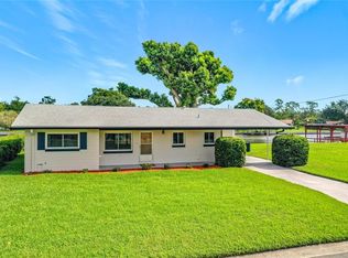 13225 Country Club Dr, Tavares, FL 32778