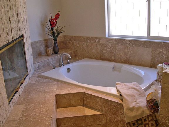 Open Fireplace to Master Bath Tub 