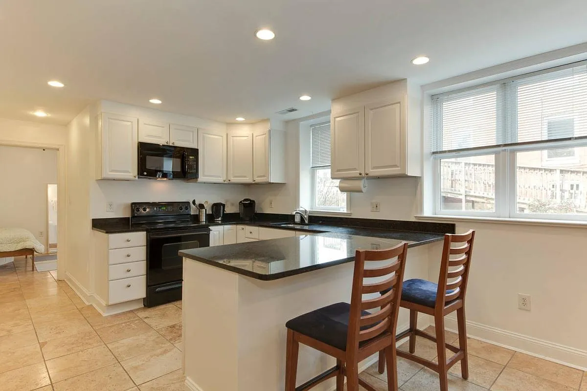 2 bed, 1000 sqft, $2,500 — Photo 1