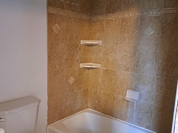 3rd image of 147 W Washington St Floor 1
