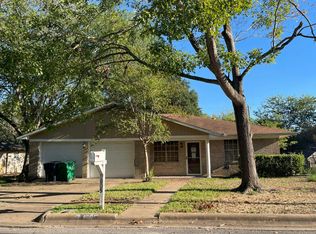 1005 Clearspring Dr, Brenham, TX 77833