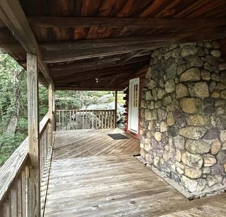 5th image of 68 Mountain Spring Rd