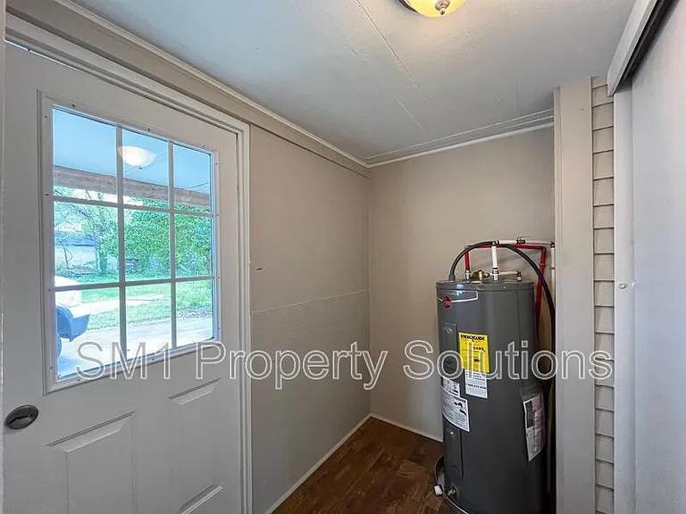 617 Harris St — Photo 11