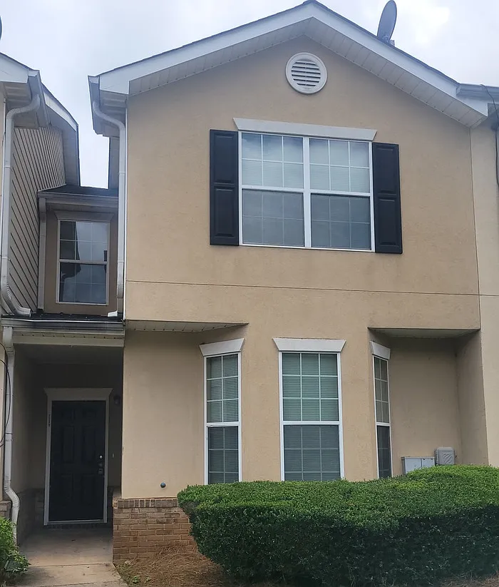 4 bed, 2.5 bath, 1450 sqft, $1,800 — Photo 1