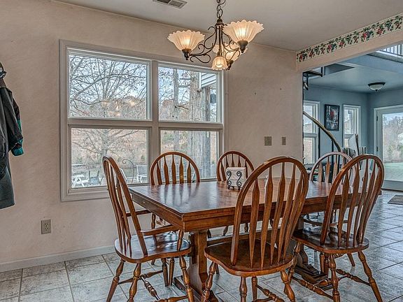4th image of 327 Mariners Cove Dr